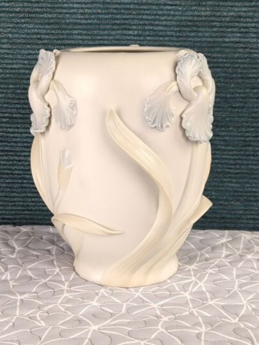 Vintage Fitz & Floyd 3-D Blue Iris Ceramic Vase, Marked F. F. 1982 - Picture 2 of 12